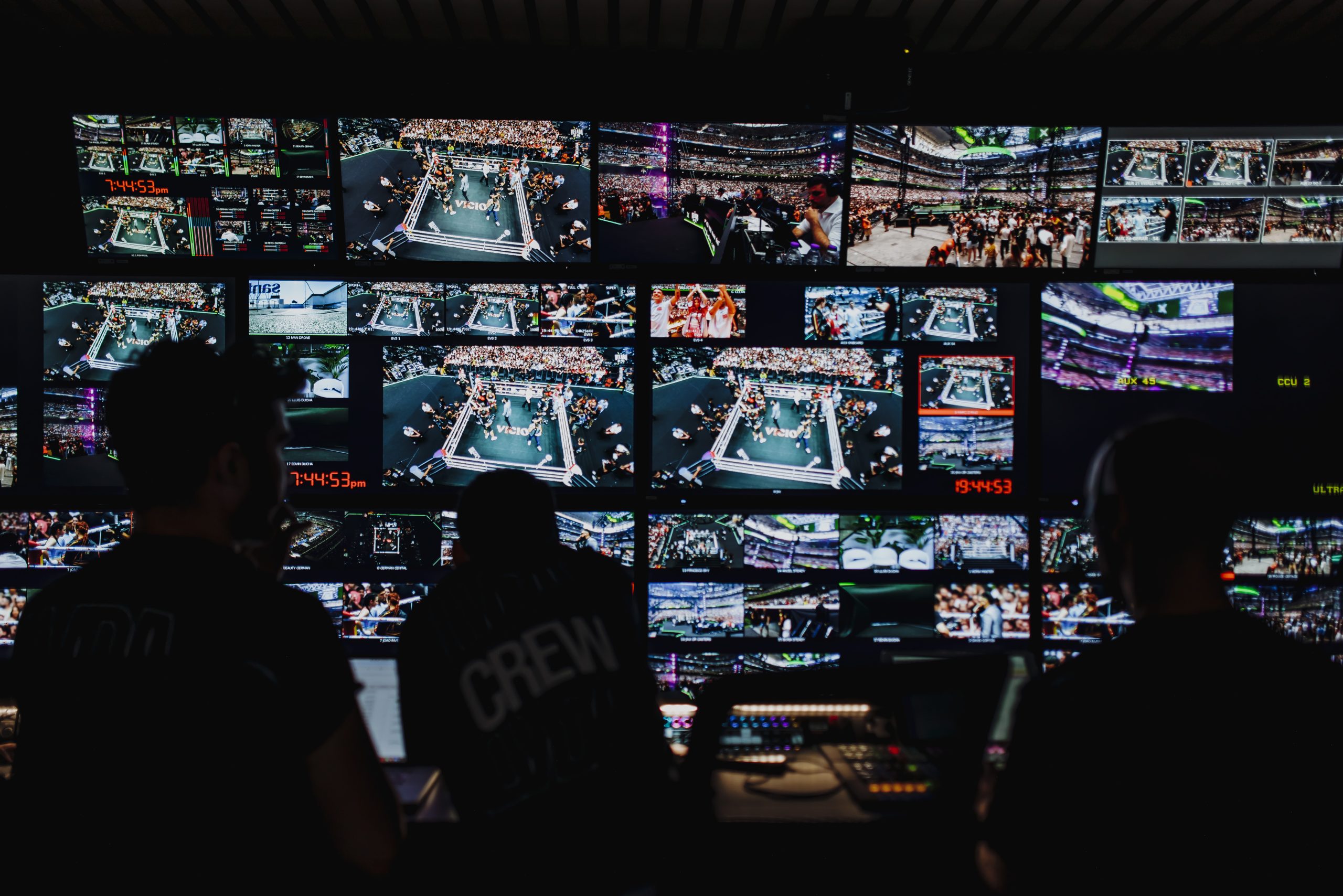 La Velada del Año IV